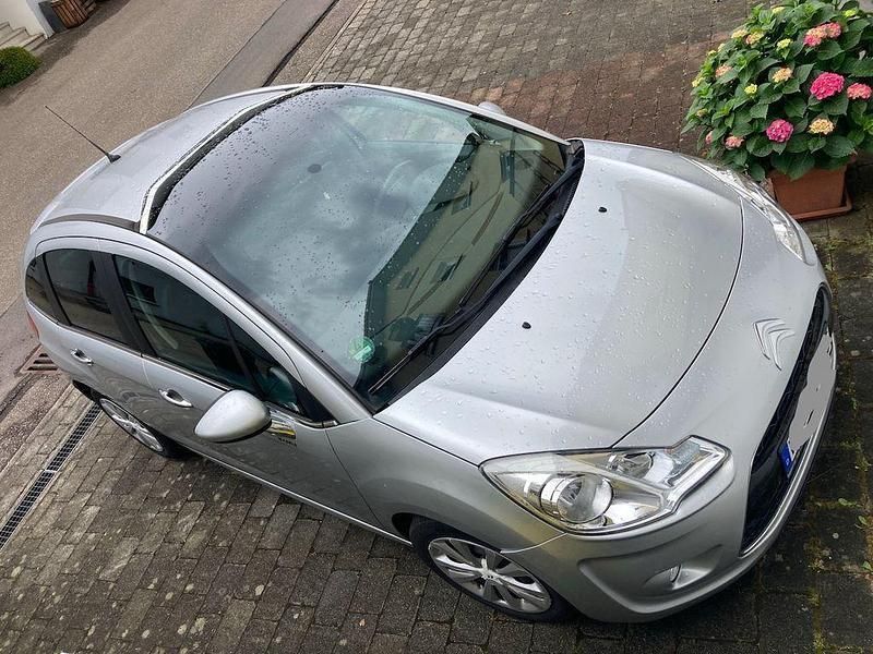 Silber Gebraucht 2011 Citroën C3 SELECTION Kleinwagen | 3.500 € (Fairer Preis) - Bild 1/4