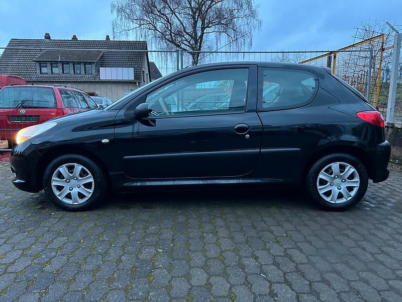 Gebraucht Peugeot 206+ 75 PS (55 kW) 2010 Schwarz Kleinwagen