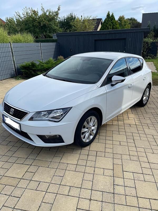 Weiß Gebraucht 2018 Seat Leon Kleinwagen | 10.500 € (Guter Preis) - Bild 1/4