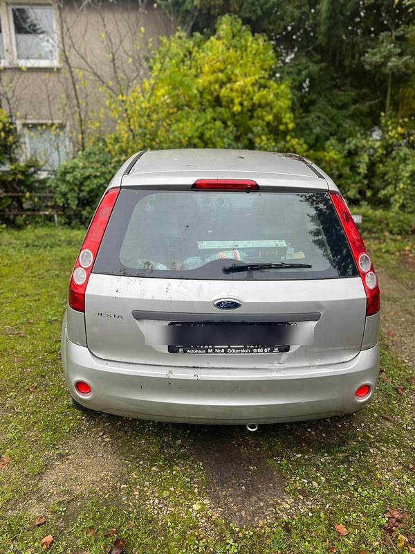 Gebraucht Ford Fiesta 85 PS (62 kW) 2006 Silber Kleinwagen