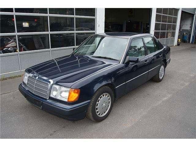 Gebraucht Mercedes 200 118 PS (86 kW) 1990 Blau Limousine