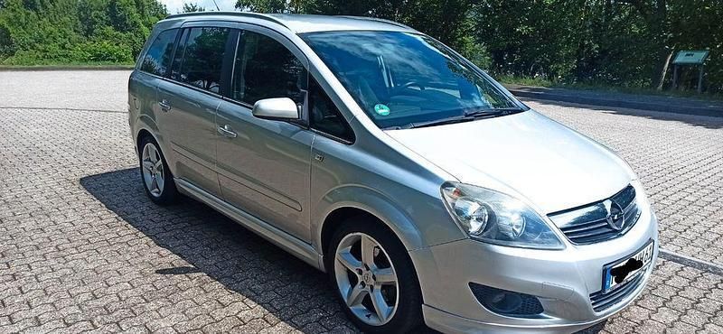 Silber Gebraucht 2008 Opel Zafira Sport Van / Kleinbus | 3.300 € (Guter Preis) - Bild 1/3