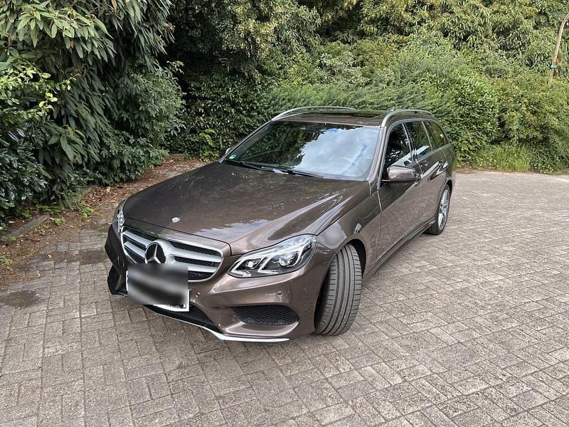 Braun Gebraucht 2015 Mercedes E400 Avantgarde Kombi | 23.500 € (Etwas zu teuer) - Bild 1/4