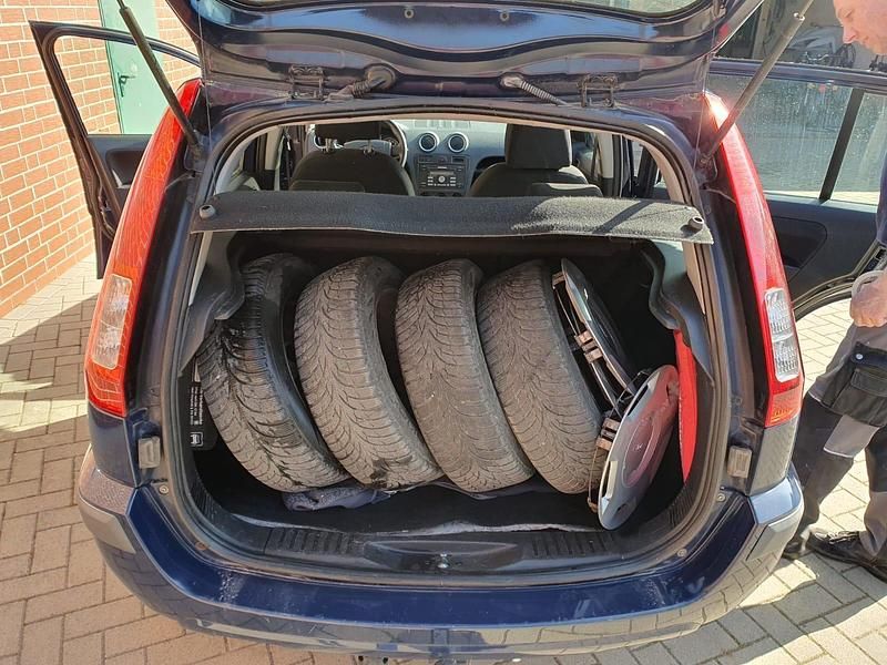 Gebraucht Ford Fusion 80 PS (58 kW) 2011 Blau Kleinwagen