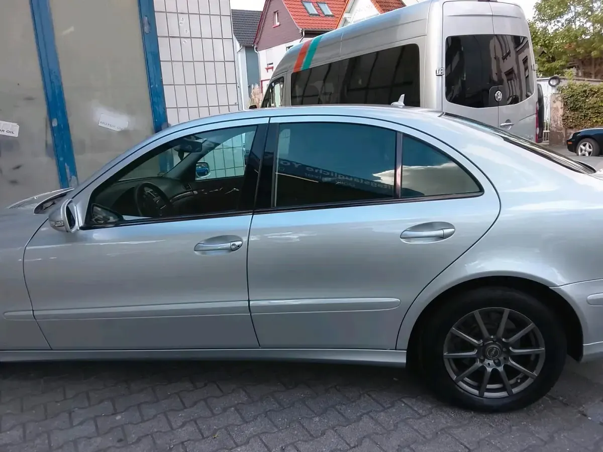 Gebraucht Mercedes E220 170 PS (125 kW) 2007 Silber Limousine