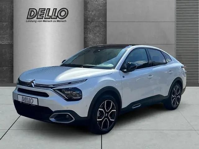 Perlmutt weiß perleffekt Gebraucht 2023 Citroën e-C4 Shine Limousine | 22.900 € (Fairer Preis) - Bild 1/4