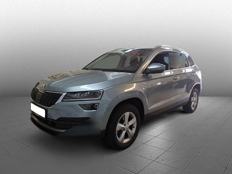Grau (empiregrau metallic) Gebraucht 2022 Skoda Karoq Clever SUV | 25.680 € (Fairer Preis) - Bild 1/4
