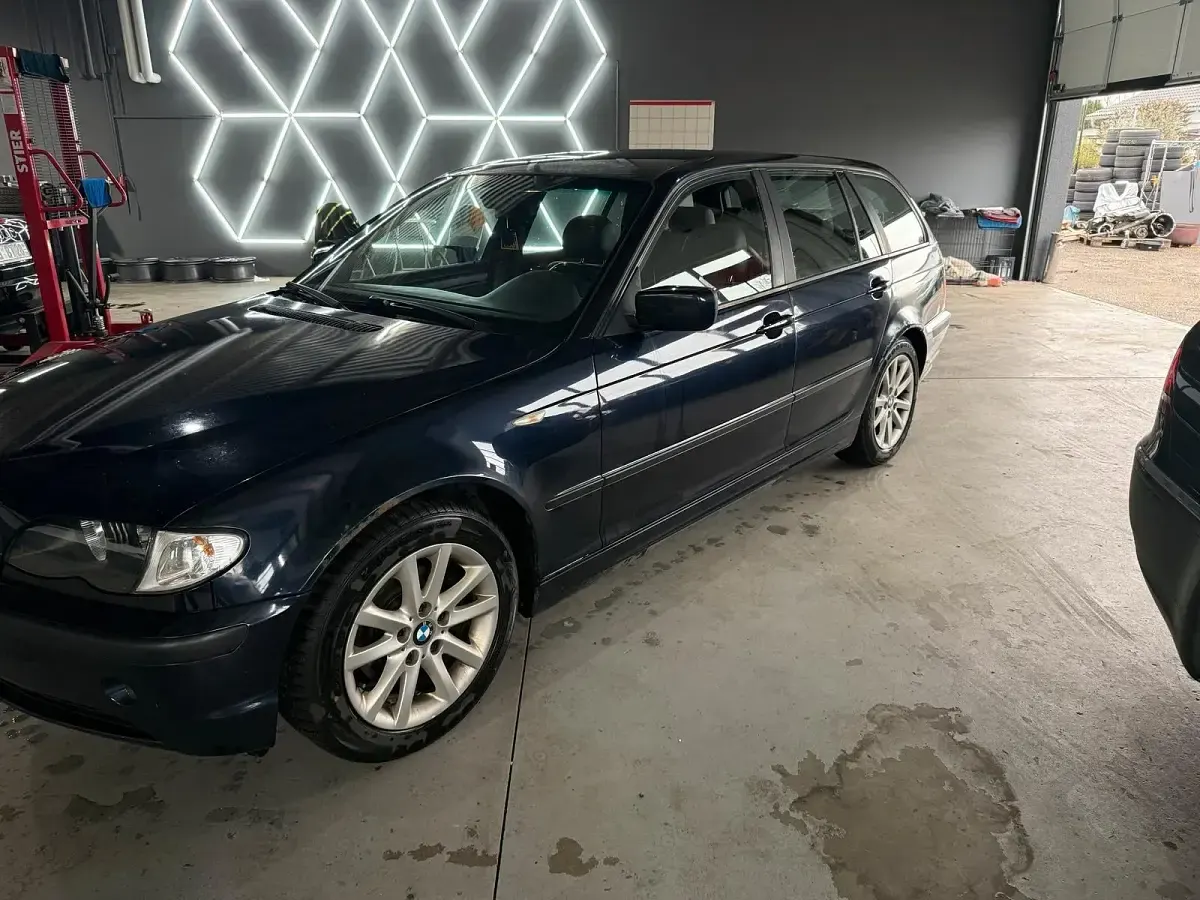 Gebraucht BMW 318 143 PS (105 kW) 2004 Blau Kombi