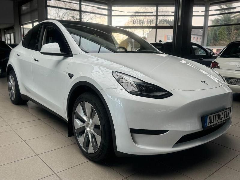 Weiß Gebraucht 2023 Tesla Model Y SUV | 29.890 € (Superpreis) - Bild 1/4
