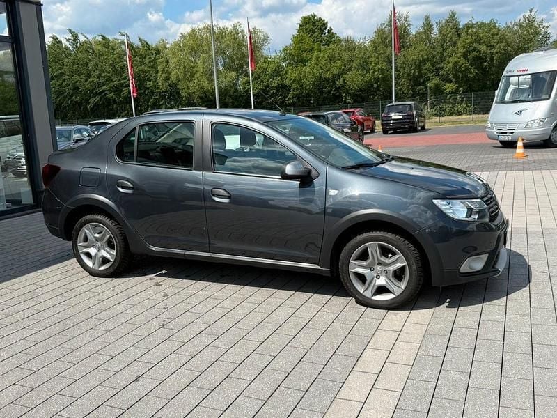 Grau Gebraucht 2020 Dacia Logan Limousine | 10.600 € (Superpreis) - Bild 1/4