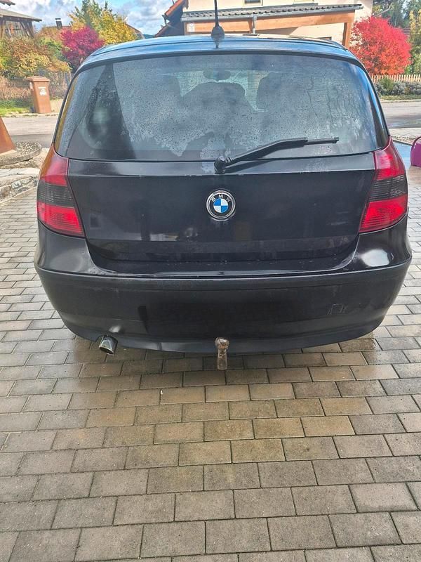 Gebraucht BMW 118 122 PS (89 kW) 2006 Schwarz Kleinwagen