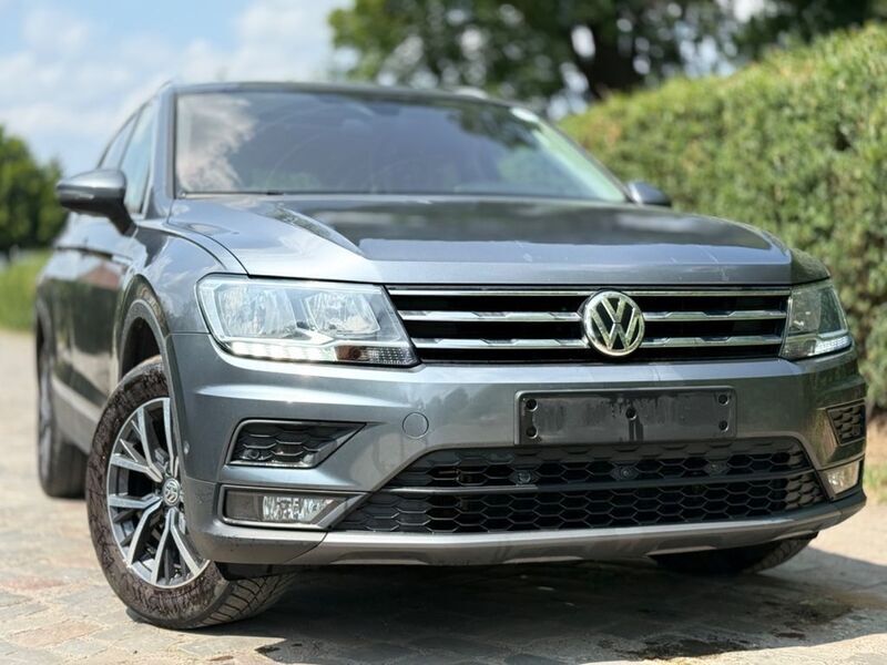 Grau Gebraucht 2019 VW Tiguan Allspace Comfortline SUV | 15.999 € (Guter Preis) - Bild 1/4