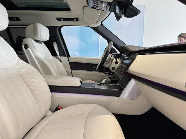 Gebraucht Land Rover Range Rover 351 PS (258 kW) 2024 Grau SUV