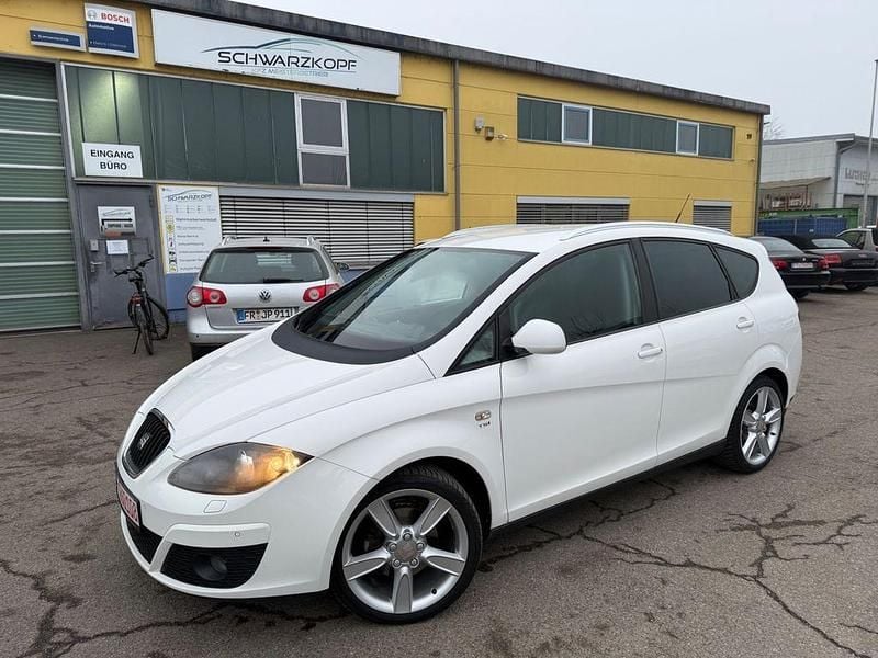 Weiß Gebraucht 2010 Seat Altea XL Sport Van / Kleinbus | 4.900 € (Fairer Preis) - Bild 1/4