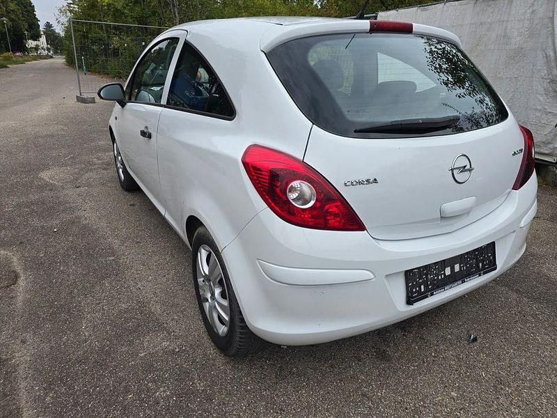 Gebraucht Opel Corsa Selection 69 PS (50 kW) 2010 Weiß Kleinwagen