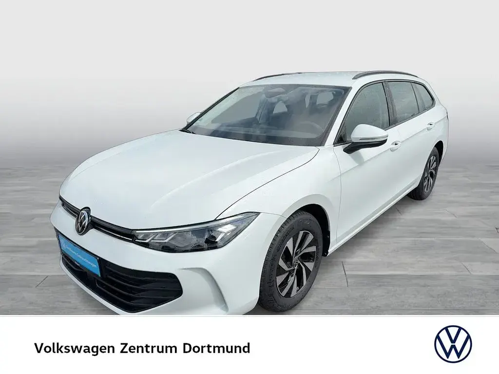 Gebraucht VW Passat 150 PS (110 kW) 2025 Pure white Kombi