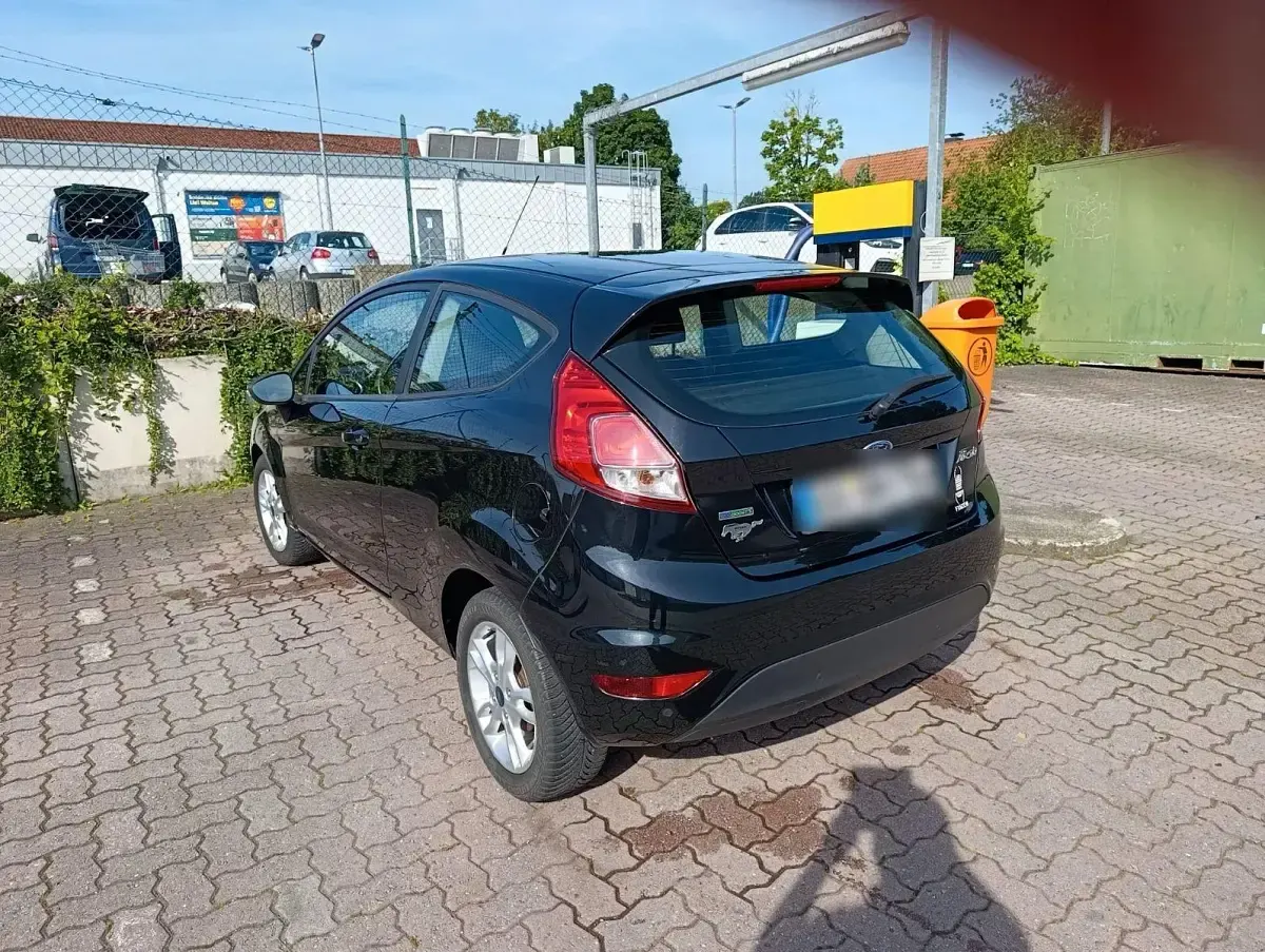 Gebraucht Ford Fiesta SYNC Edition 101 PS (74 kW) 2016 Schwarz Kleinwagen