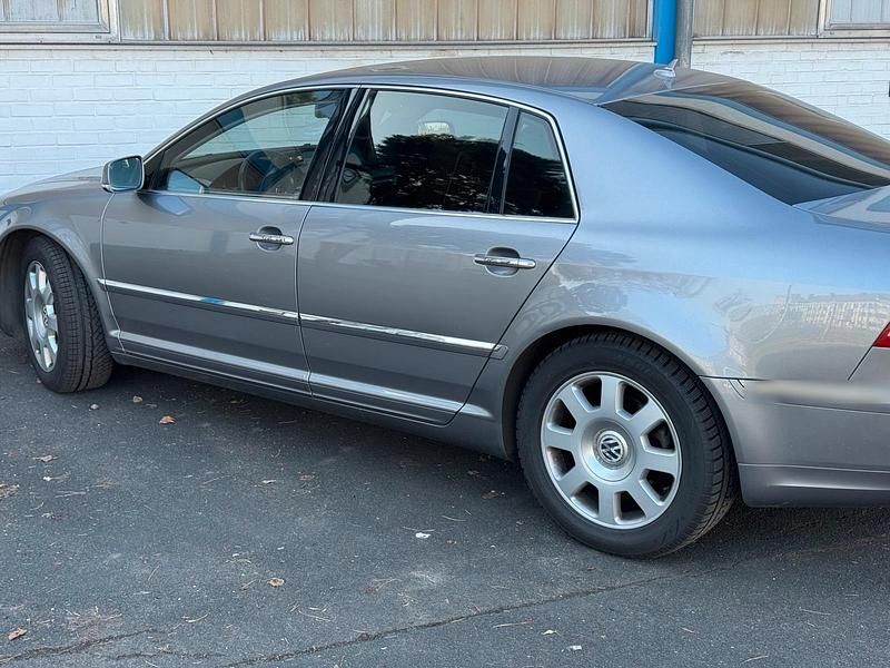 Usado VW Phaeton 239 HP (175 kW) 2011 Cinzento Sedan