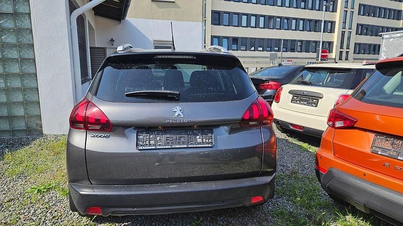 Gebraucht Peugeot 2008 Active 83 PS (61 kW) 2020 Platiniumgrau/metallic SUV