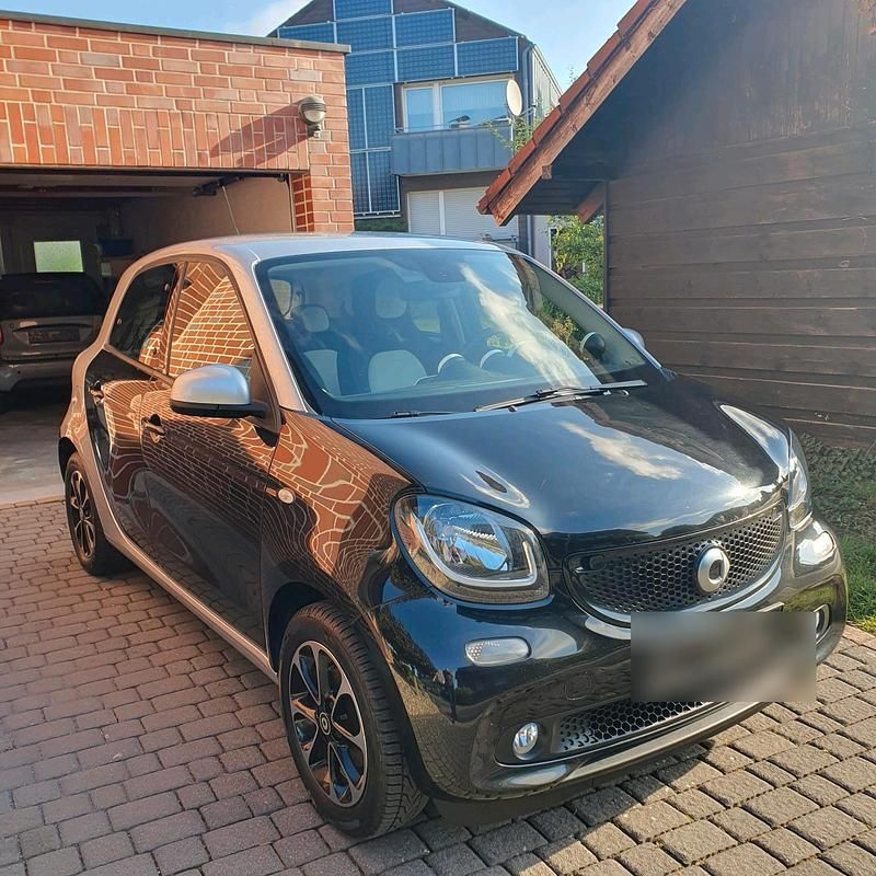 Schwarz Gebraucht 2014 Smart ForFour Passion Limousine | 4.600 € (Fairer Preis) - Bild 1/4