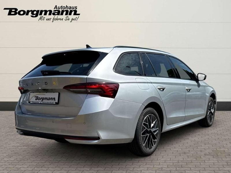 Neu Skoda Octavia Selection 150 PS (110 kW) 2025 Silber Kombi