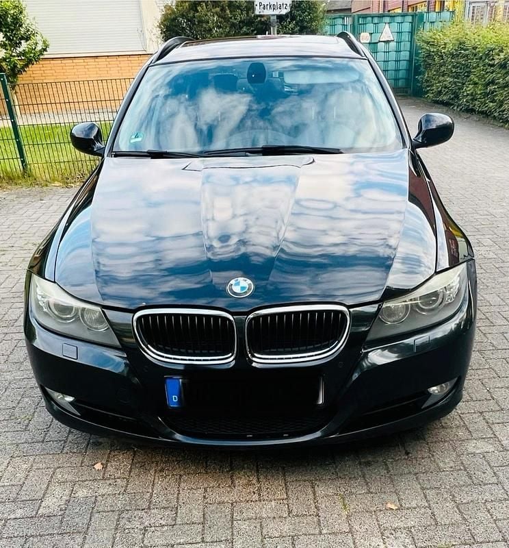Gebraucht BMW 320 183 PS (134 kW) 2011 Schwarz Kombi