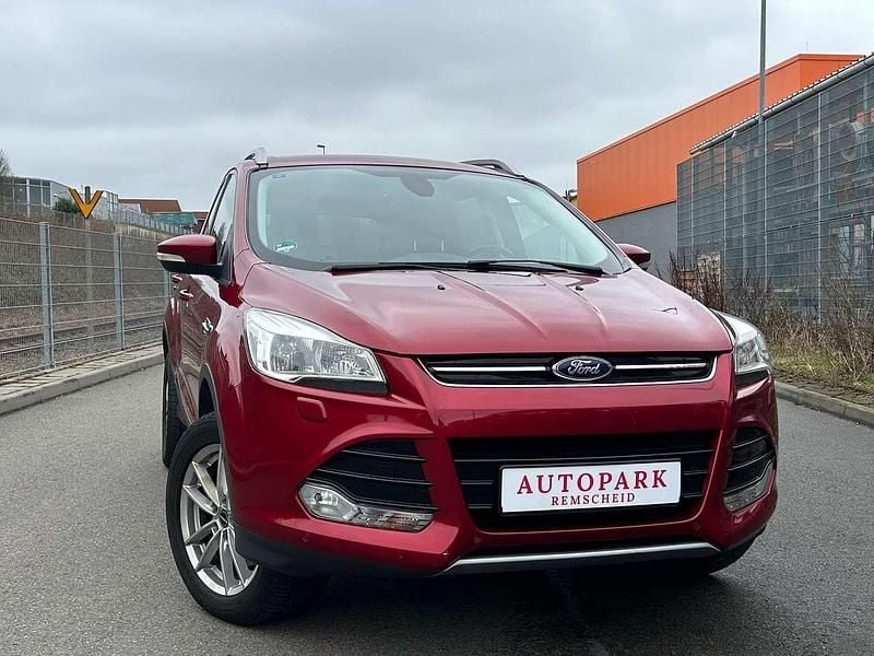 Gebraucht Ford Kuga Titanium 182 PS (133 kW) 2015 Rot SUV