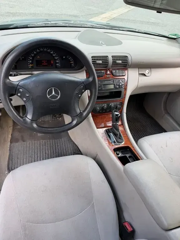Gebraucht Mercedes C180 143 PS (105 kW) 2003 Grün Limousine