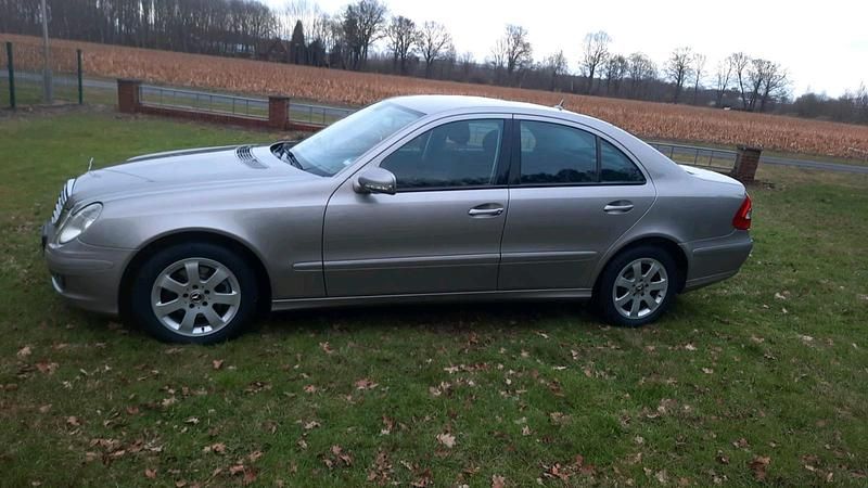 Gebraucht Mercedes E220 170 PS (125 kW) 2007 Silber Limousine