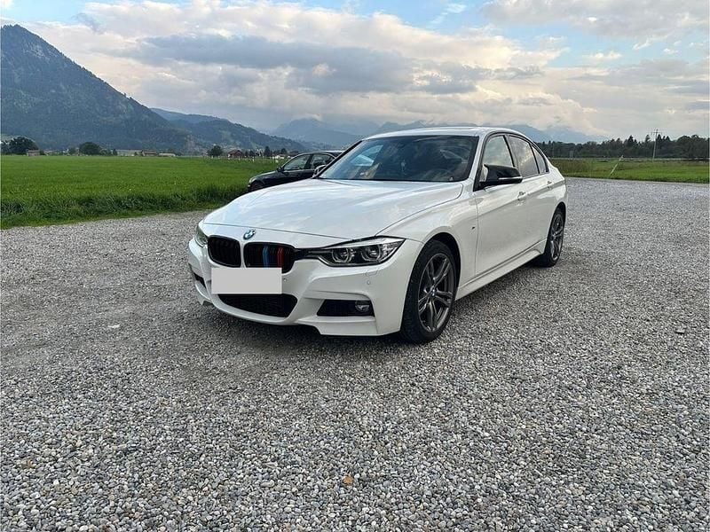 Weiß Gebraucht 2016 BMW 318 M Sport Limousine | 14.200 € (Fairer Preis) - Bild 1/4