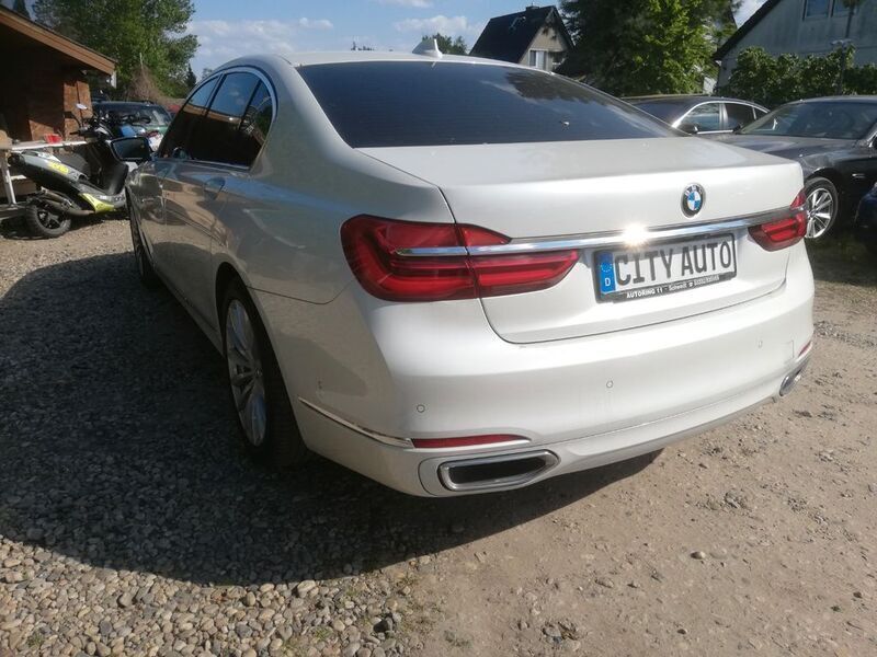 Gebraucht BMW 750L 400 PS (294 kW) 2017 Weiß Limousine