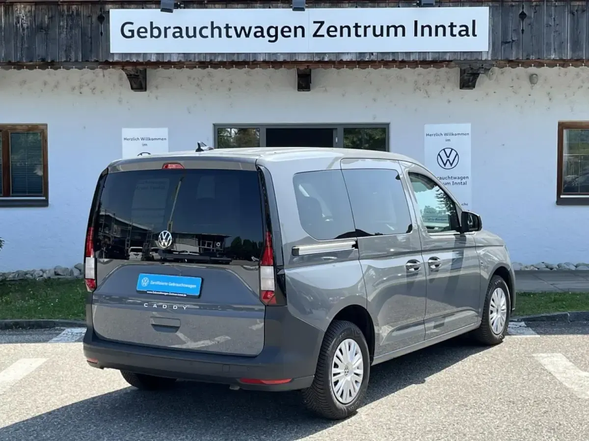 Gebraucht VW Caddy Basis 102 PS (75 kW) 2024 Pure grey (grau) Van / Kleinbus