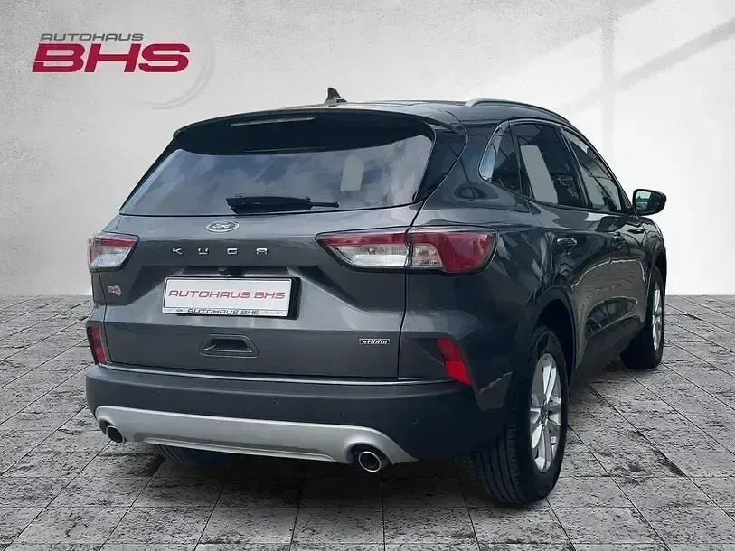 Gebraucht Ford Kuga Titanium 225 PS (165 kW) 2022 Grau SUV