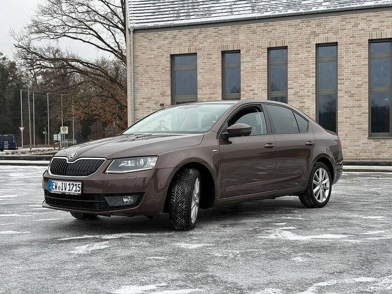Gebraucht Skoda Octavia Joy 150 PS (110 kW) 2016 Braun Limousine