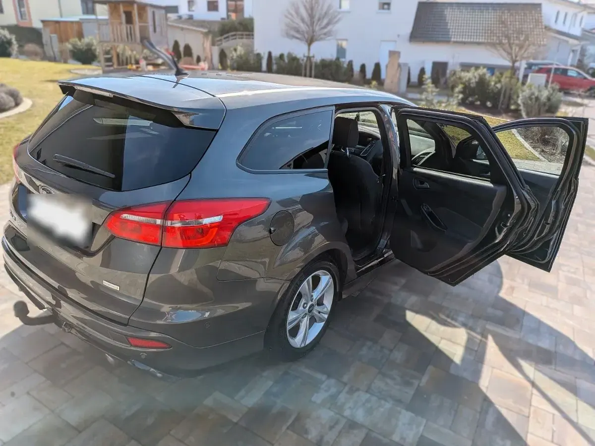 Gebraucht Ford Focus 150 PS (110 kW) 2016 Grau Kombi