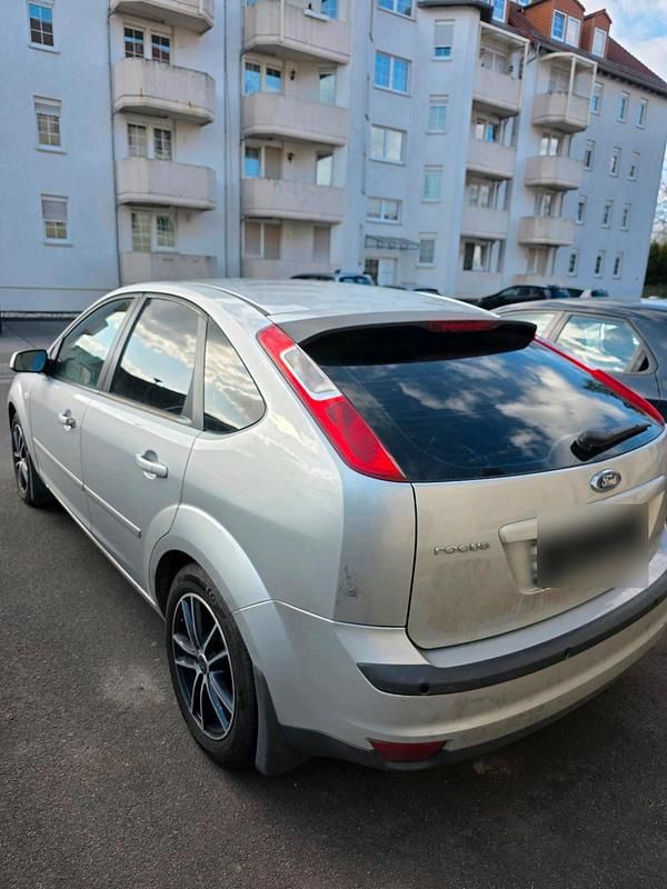 Gebraucht Ford Focus 115 PS (84 kW) 2005 Silber Limousine