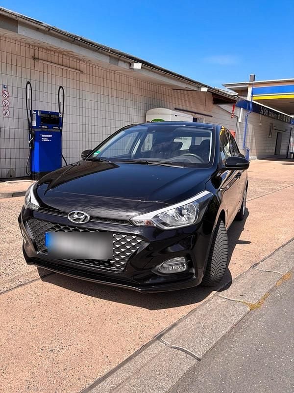 Schwarz Gebraucht 2018 Hyundai i20 Trend Kleinwagen | 10.499 € (Fairer Preis) - Bild 1/4