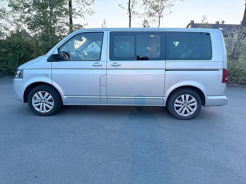 Gebraucht VW Multivan Highline 180 PS (132 kW) 2015 Silber Van / Kleinbus