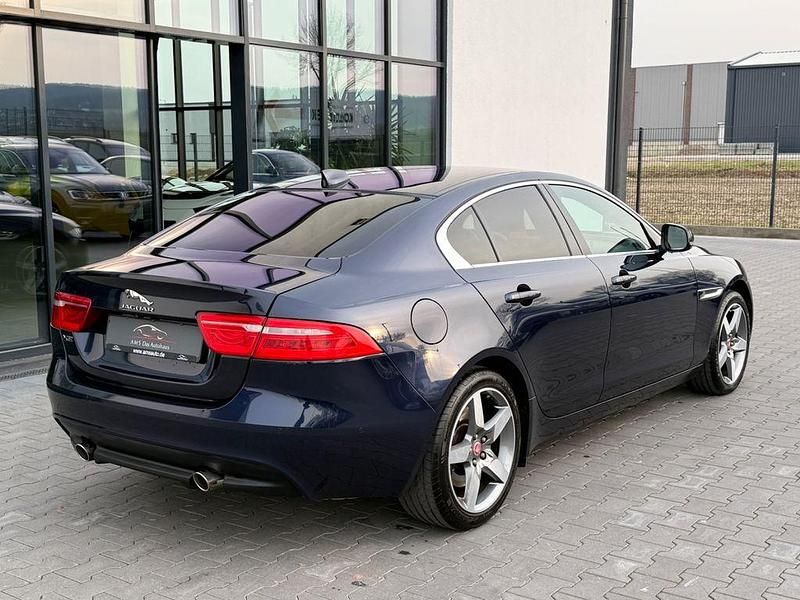 Gebraucht Jaguar XE Portfolio 241 PS (177 kW) 2017 Blau Limousine