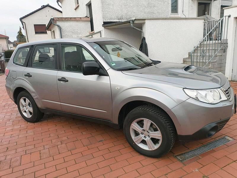 Gebraucht Subaru Forester 147 PS (108 kW) 2010 Silber SUV