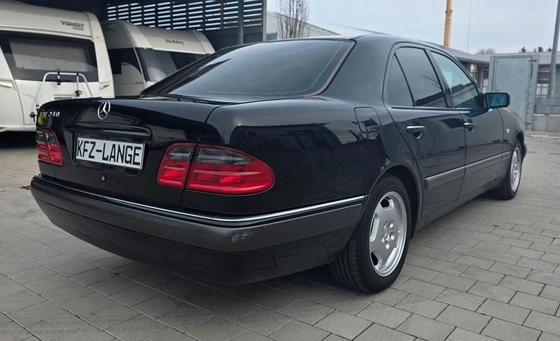 Gebraucht Mercedes E240 Elegance 170 PS (125 kW) 1999 Schwarz Limousine