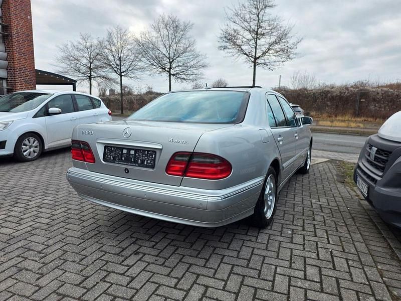 Gebraucht Mercedes E320 Avantgarde 224 PS (164 kW) 2002 Silber Limousine
