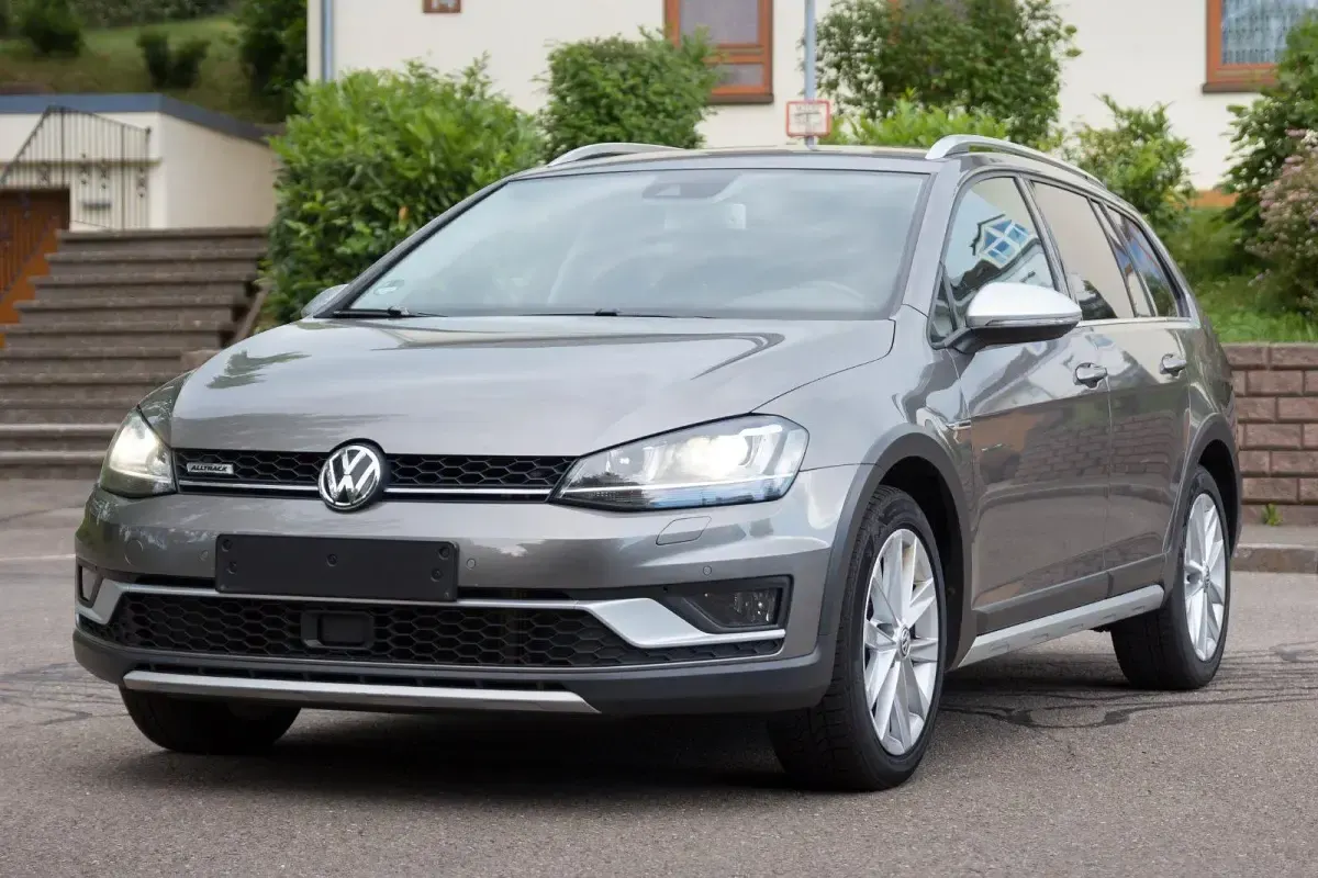 Gebraucht VW Golf Alltrack 184 PS (135 kW) 2015 Grau Kombi