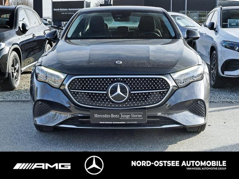 Gebraucht Mercedes E220 Avantgarde 197 PS (144 kW) 2024 Metalliclack graphitgrau Limousine