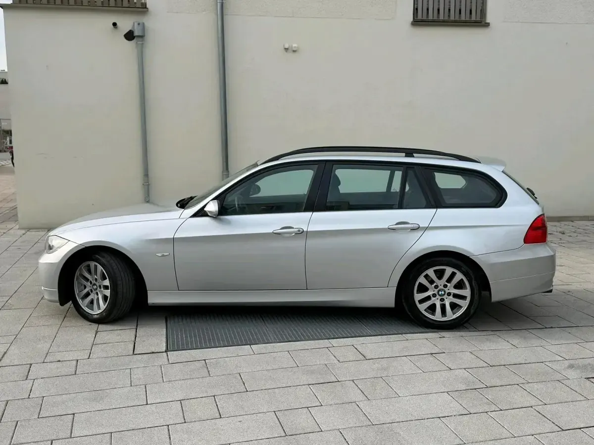 Gebraucht BMW 320 163 PS (119 kW) 2007 Grau Limousine