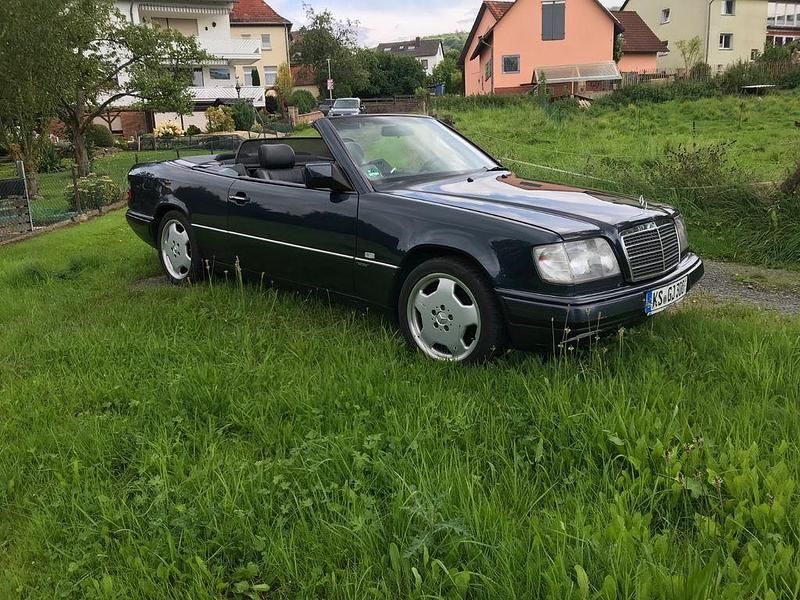 Gebraucht Mercedes E200 Edition 136 PS (100 kW) 1997 Blau Cabrio