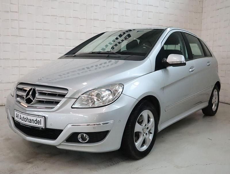 Gebraucht Mercedes B180 109 PS (80 kW) 2010 Silber Van / Kleinbus