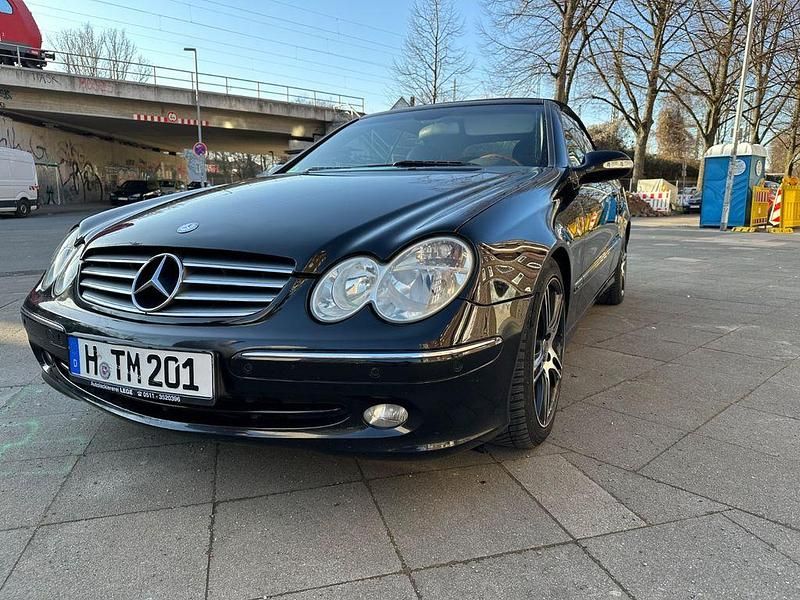 Schwarz Gebraucht 2004 Mercedes CLK200 Avantgarde Cabrio | 5.450 € (Etwas zu teuer) - Bild 1/4