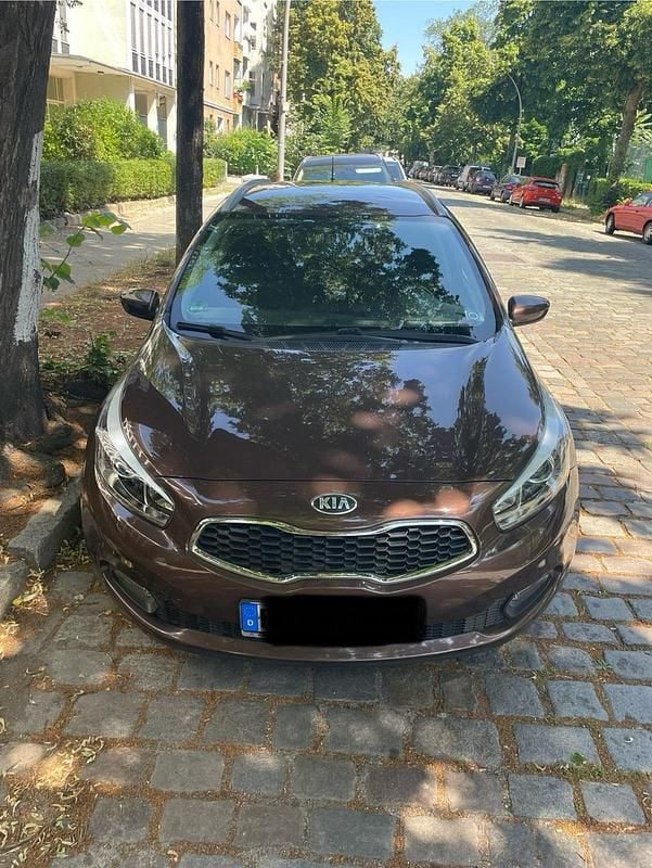 Braun Gebraucht 2013 Kia Ceed Kleinwagen | 6.999 € (Fairer Preis) - Bild 1/4
