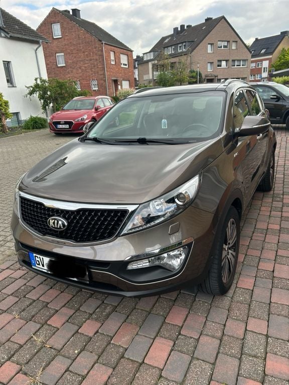 Braun Gebraucht 2016 Kia Sportage Spirit SUV | 12.500 € (Superpreis) - Bild 1/4